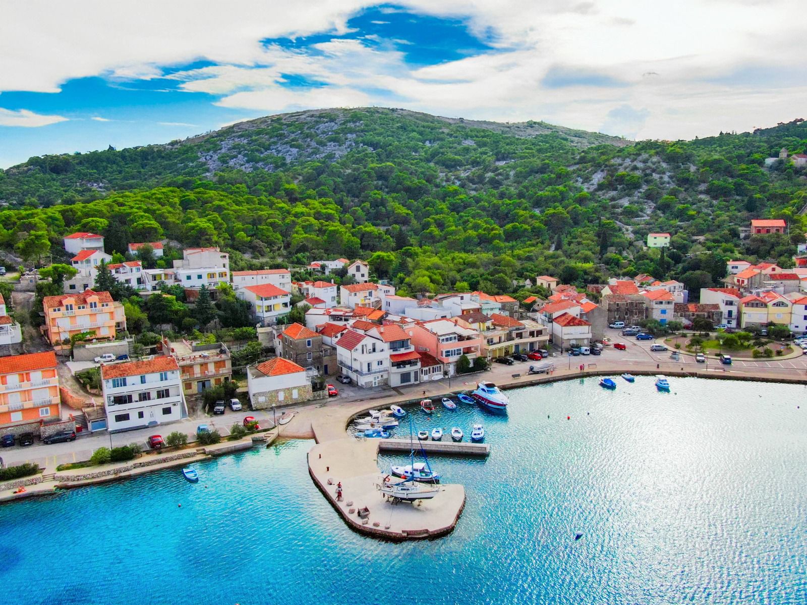 Apartmán v první řadě u moře v malebném městečku Tisno, Chorvatsko