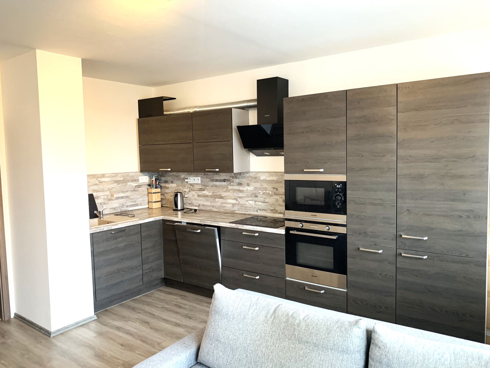 útulný byt 2 + kk na Cerném Mostě k nájmu