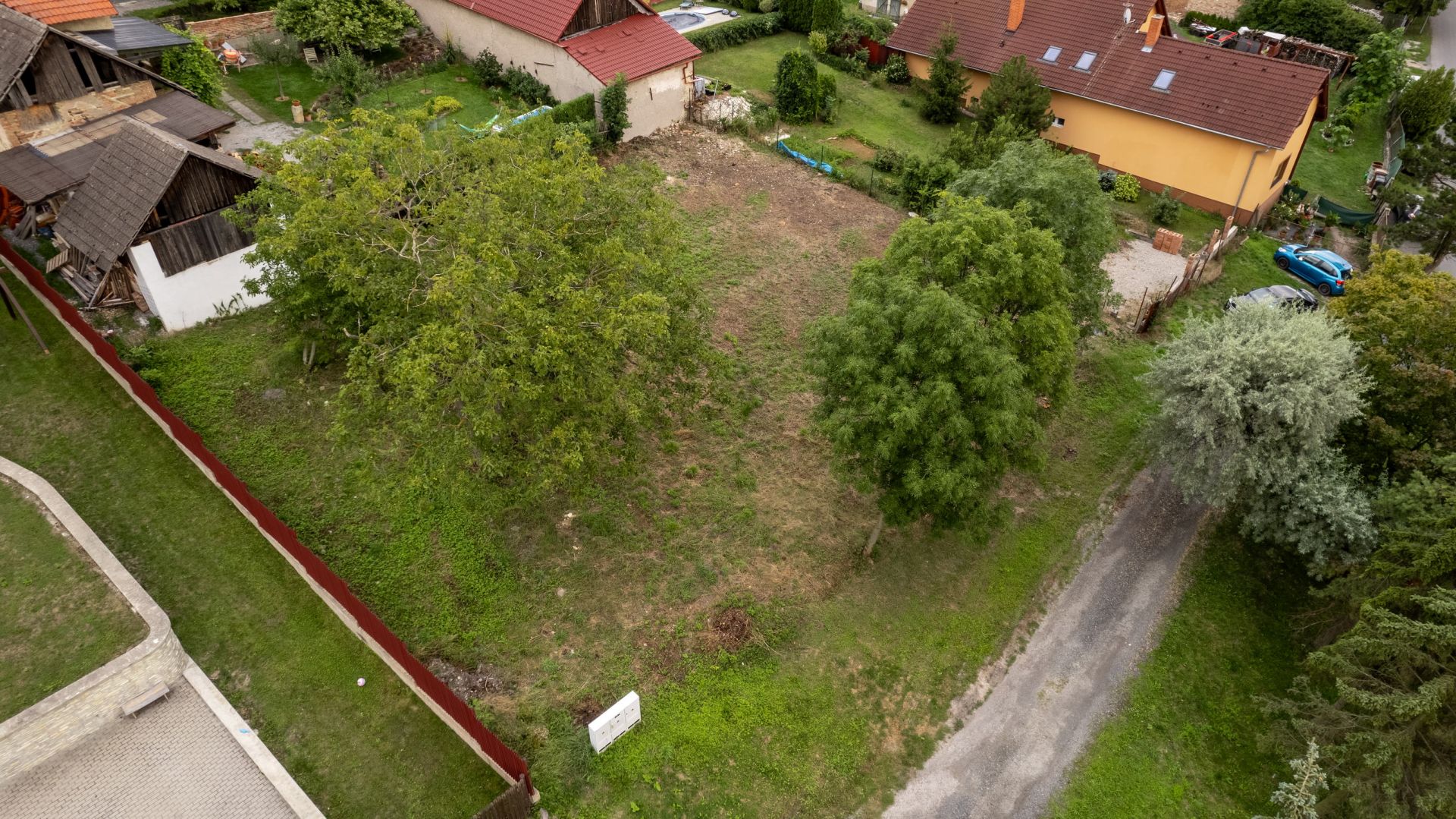 Prodej krásného slunného pozemku 825 m2 k bydlení